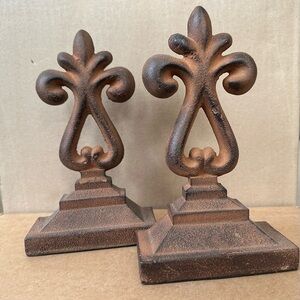 Southern Living at Home Finial Bookends
